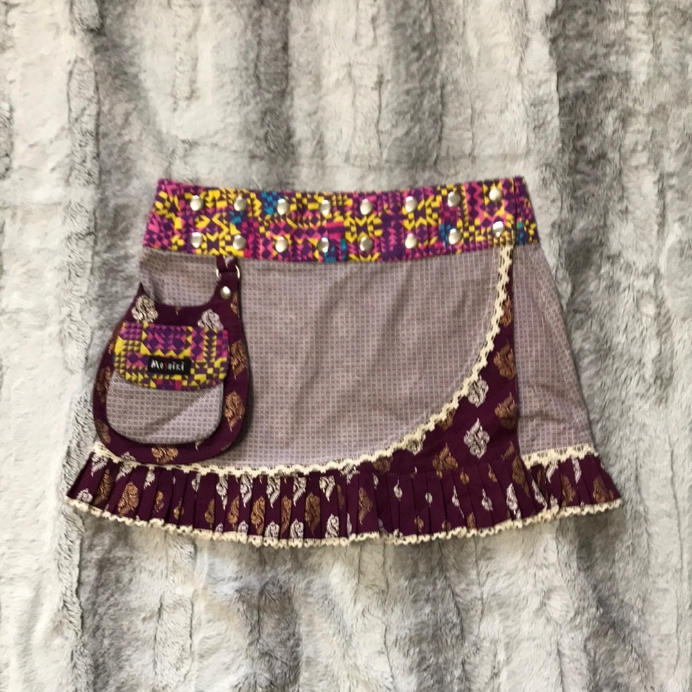 Moshiki reversible snap adjustable skirt.  From Europe. 14 inches top to hem.
